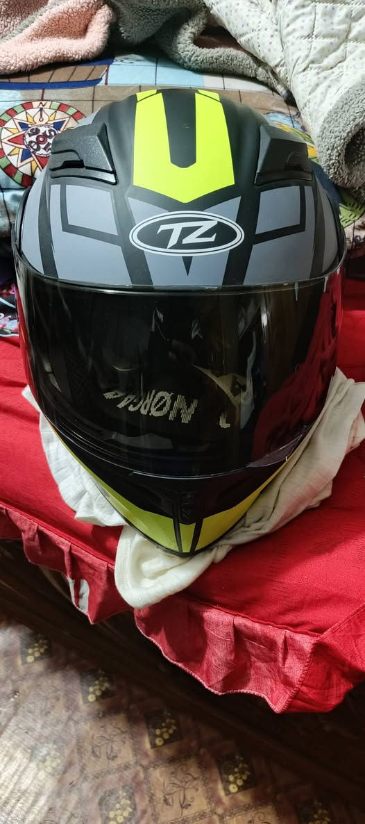 خوذه البيع  ب60 وبيها مجال قليل  ***********
ولكلوبات ب 20 وبيهن مجال
