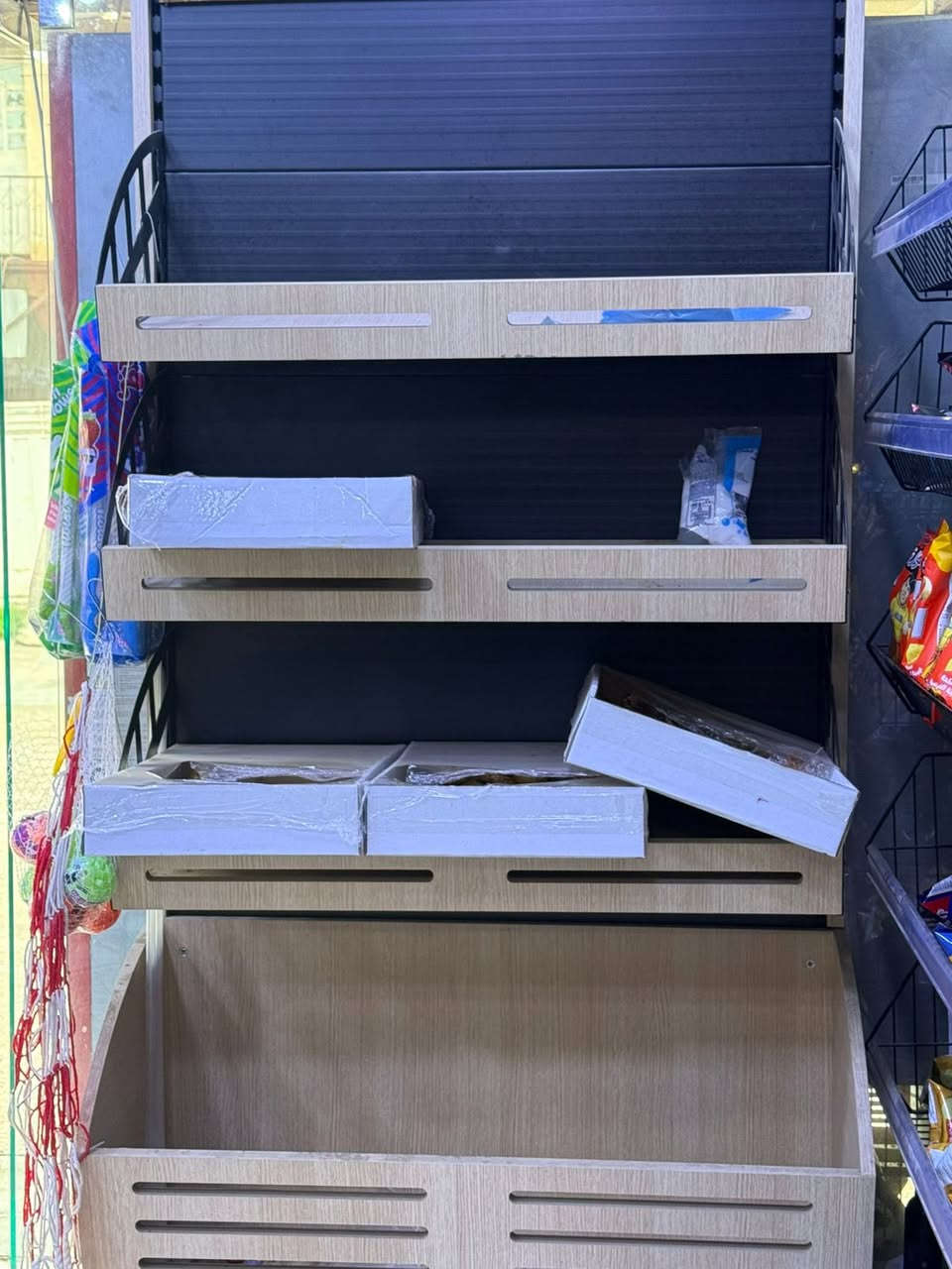 السلام عليكم اخوان عارضات ام 3 عدد2 وعارضات بطحيات عدد 2 وياهن للبيع شلع اربعتهن 
ورفوف 110 متر وياهن للبيع مستعمل


**إذا كنت صاحب هذا الإعلان وتريد حذفه لأي سبب، رجاءا أرسل رسالة إلى الدعم الفني**