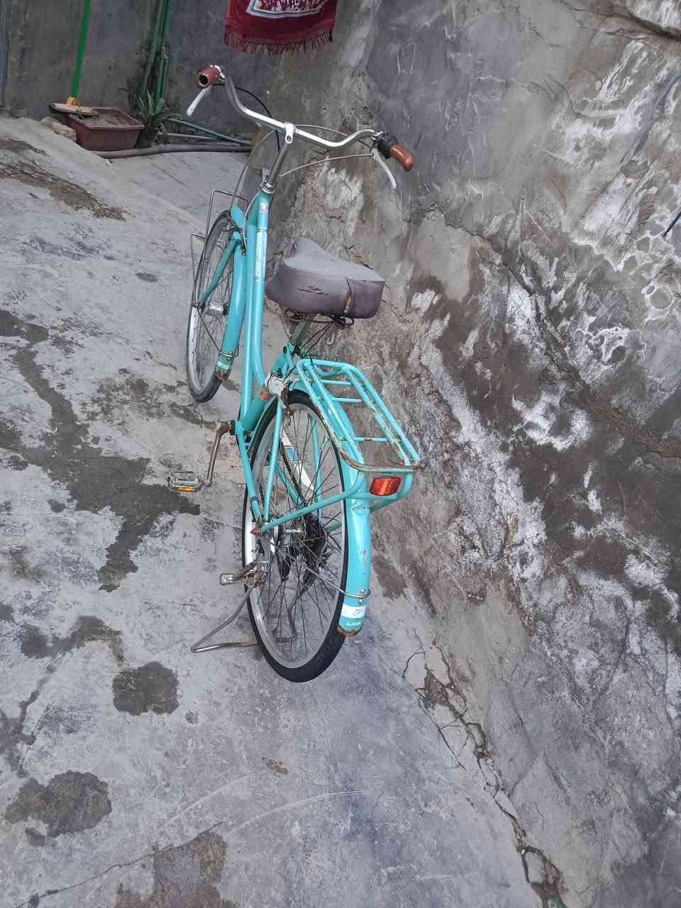 السلام عليكم باسكل لبيع بناتي حجمه 26الباسكل يوجد في حساس وتقرب الباسكل كامل مكمل ه125وبيه مجال العنوان بابل ناحية الكفل رقم الهاتف ***********
