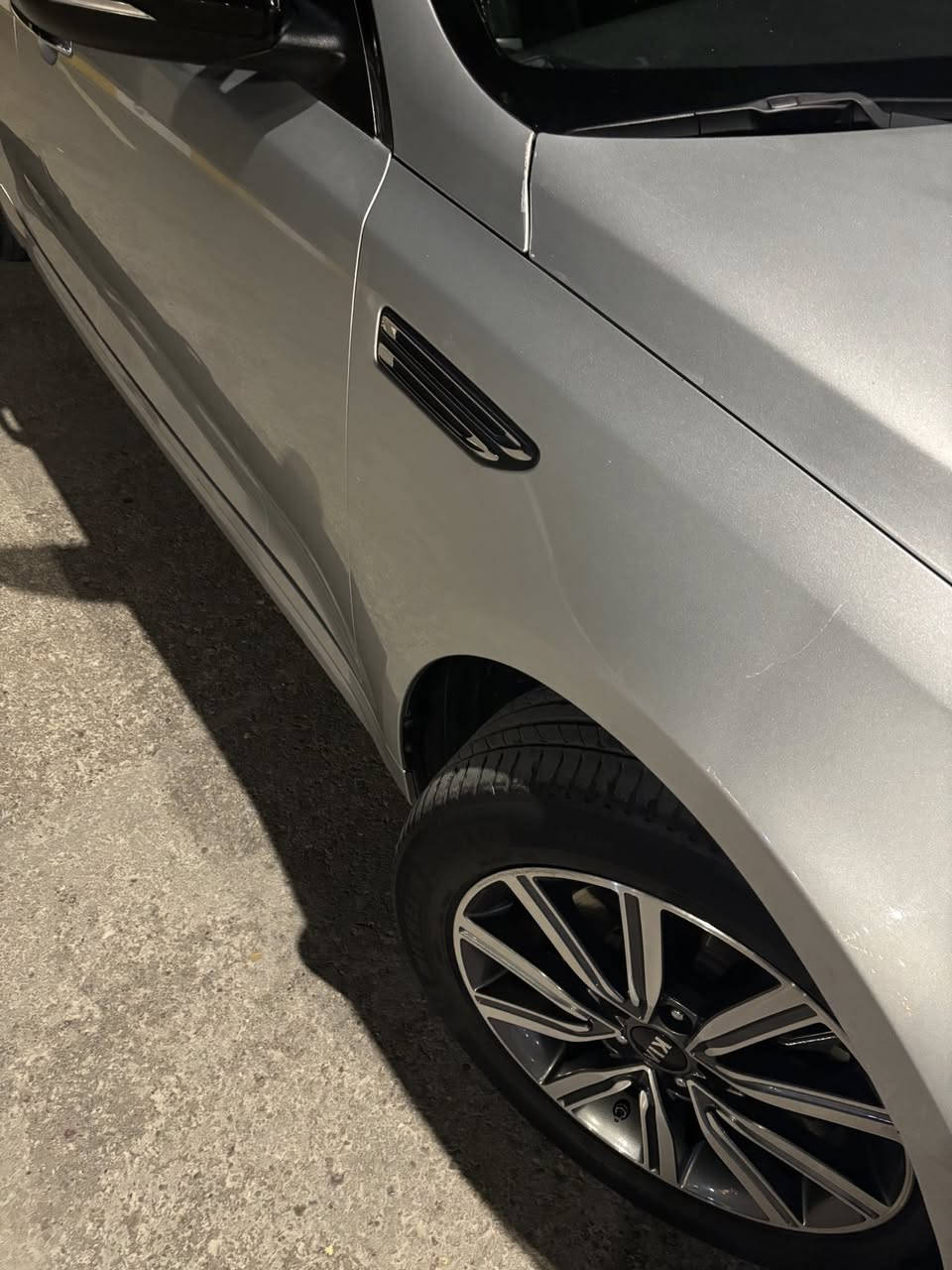 السلام عليكم 
للبيع…
كيا اوبتما 2019 وارد امريكي فوول مواصفات عدا لبصمة محرك 2400 GDi تنفس طبيعي لمرغوب  كير ومحرك شرط بلادي 
رقم اربيل انكليزي تحويل ثاني يوم 
 من امريكا جاملغ خلفي تخريب وبالعراق صار بيها ربع لبنيد شطح كلش خفيفة
ماشيه 126
مواصفات السيارة :
سلايد روف فتحة سقف 
رادار امامي خلفي كاميرا 
رادار جانبي 
قيادة شبة ذاتية وتحذير لخروج عن لمسار 
حساس خلفي 
اوتو بريك 
فول تحكم ستيرن 
كروز سرعة
كشن سائق كهربائي 
شاشة كبيرة تدعم كار بلي واندرويد 
كامرة مسار خلفي دواره
حساسات امامي خلفي 
اشاير بالمري 
ثلاث وضعيات قيادة: نورمال .ايكو.سبورت
بلوتوث اواكس 
فتحة صندوق بالبصمة 
لسيارة كلش معتني بيها ادامة كل فتره وبانزين محسن
ودهن اصلي 
تخم تايرات  جديد  قبل شهرين مبدلهن  
وسيارة نظيفة تجي وتفحص وين متريد 
رقم لشاصي : 5xxgt4l3xkg320835
مكاني لفلوجة
السعر138 $وبيها مجال للشراي 
هـ/***********
