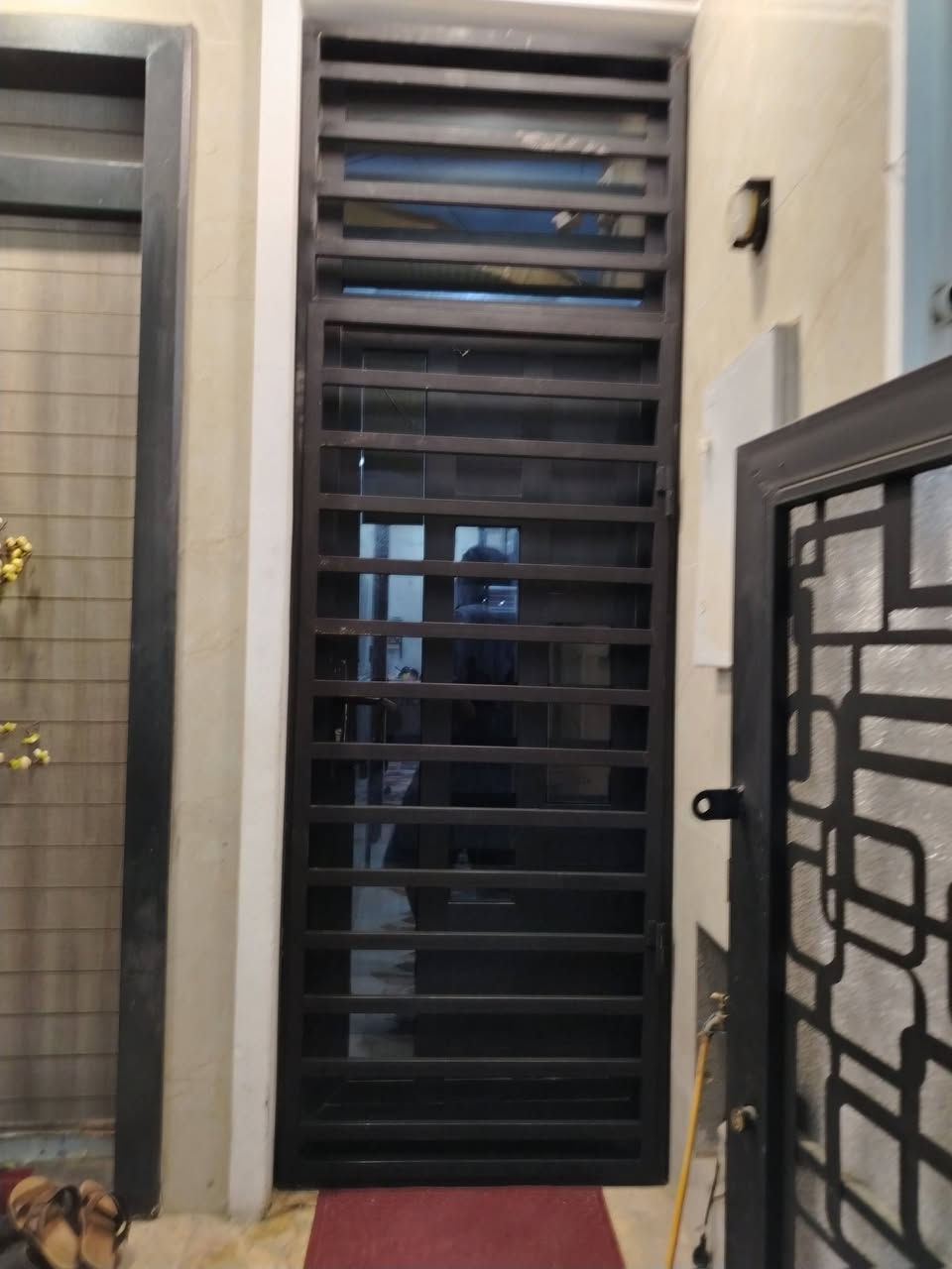 حدادة المتوكل لعمل جميع انوع كتائب لحمايه دارك وسقائف لجماليه واناقه ونزاكه لكراج سيارتك
***********
***********
