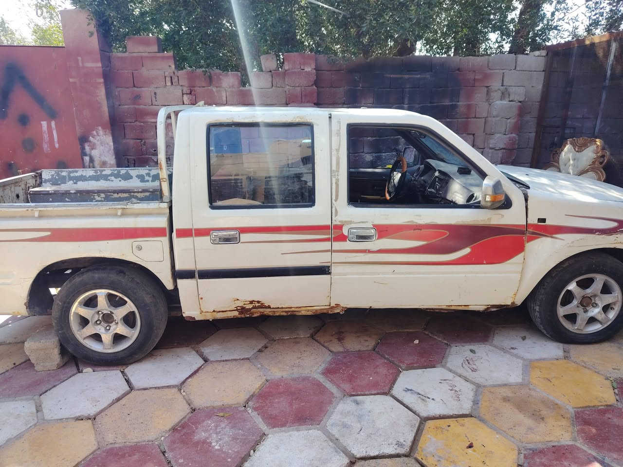 السلام عليكم سياره فتون صيني مديل 2013 مكينه ونجي اربعه كايمه سعره 15 ورقه وبيه مجال اتصال ***********
