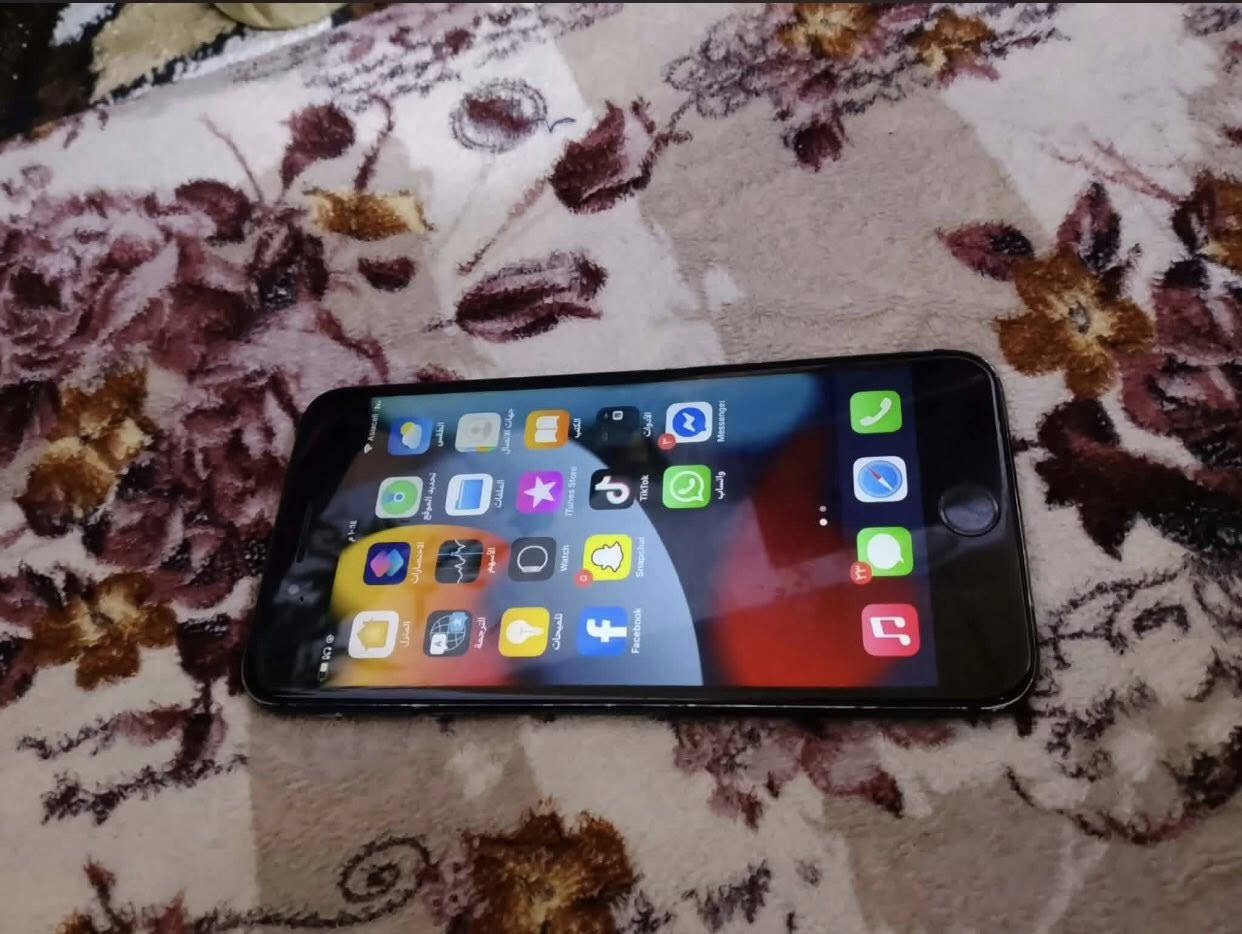 ايفون 7 بلاص
فقط مبدل بطارية 100
 بلنسبة الشاشة بلادية ولبطارية ماتقراء مستبدلة ولوضع تمام ونضيف وشخص واحد مابي 
مكاني بغداد (متواجد من حي النصر الحد بغداد الجديدة ) رقمي واتساب ***********
