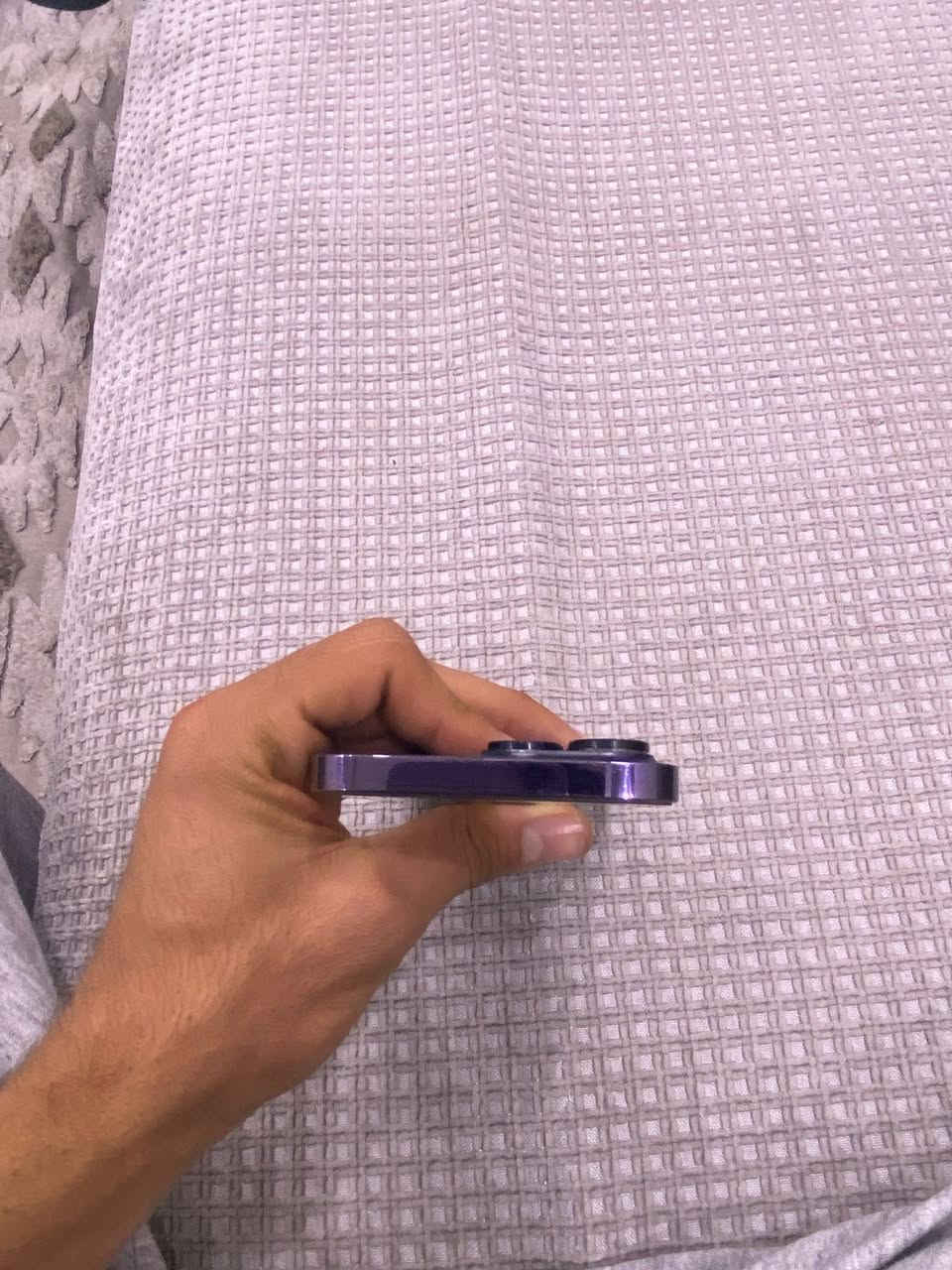 آيفون ١٤ ابرو ماكس جهاز شرق اوسط نضيف بطاريه 91 جهاز ما بي شخط ذاكره 512 قيم بل سعر يلي بالك كارتونه مال جهاز موجوده مع ملحقاتها *********** فقط واتساب
