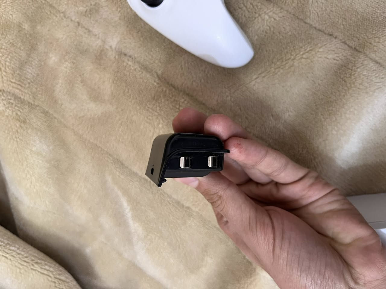 السلام عليكم
يابه اكس بوكس سيرس اس نضيف 100% 

 ويه اليده الاصليه مالته و الواريات الاصليه

ويا بطاريات لليده الاصليه قابله للشحن تشحنه و تلعب تطول وياك اربع ساعات

و ويا يده كيم سير ماخذه قبل فتره با 55 

و انطيك وي حساب متروس العاب شوفتك عينك بالصور و اي لعبه تريد انزله الك بالخدمه لان الانترنيت مالتي قوي و ابرز الالعاب الي بي rdd 2 و rust

و gta حساب مفول يعني تاخذه و تلعب كبل متروس سيارات و طيارات و لفله 125
 الله شاهد الحسب وحده ينباع 20 الف

خويه الجهاز كامل ملحقاته الاصليه من الوايرات و اليدات و كل الكارتونات موجوده مال البطاريه و مال يده الكيم سير 

الجهاز فول نضافه شوفت عينكم
السعر370الف و بي مجال بسيط للشراي 

مكاني نجف حي الامير و اذا انت بغير محافظه اكدر ادزلكيا


**إذا كنت صاحب هذا الإعلان وتريد حذفه لأي سبب، رجاءا أرسل رسالة إلى الدعم الفني**