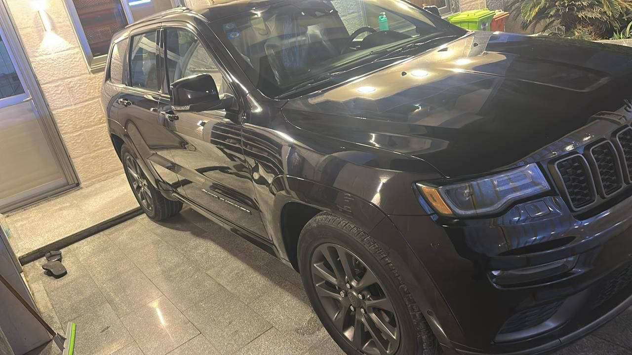 سلام عليكم 
من رخصة الادمن 
جيب لاريدو 2019 وارد امريكي فول لمتد فئة S كلين تايتل بس بلعراق شوية بارد بلباب الخلفي معروضة 27 وهاي صورها لل استفسار الاتصال ***********ا
