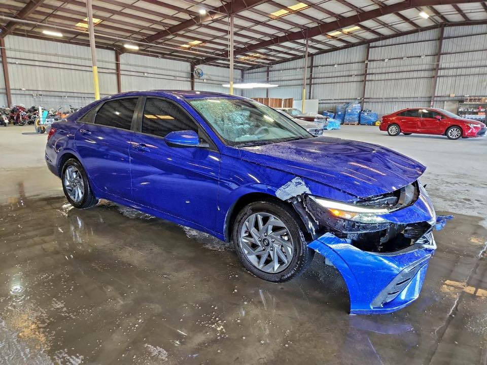 النتراء موديل 2024 حاليا بالعقبه قبل 3 وصلت للعقبه هذا حادثها موضح فقط بنيد 
بصمه تشغيل 
شاشه متصله كامله مواصفاتها معروفه الانتراء 
ترهم كتاب شهداء توصلك لباب بيتك او لليوسفيه
السعر ب107 وبيه مجال  داخل الميناء سعرها بدون تصليح وبدون كمرك 
ع كتاب الشهدا ب120 واصله بغداد 
مكاني بغداد مدينه الصدر 
***********
