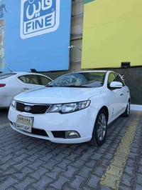 سيراتو ٢٠١١ خليجي نص فول  محرك ١٦٠٠ دوش داخل اسود رياضي مخيط باحمر تبر...