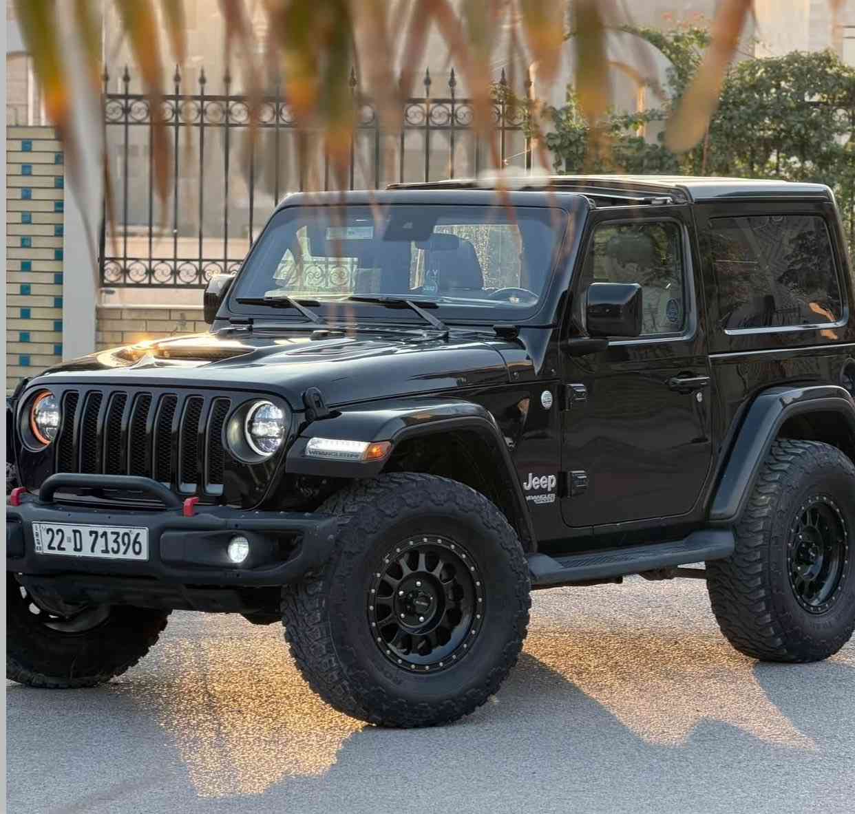 1. الماركة :- جيب
2. نوع الماركة :- رانكلر
3. سنة الصنع :-2020
1C4GJXAN2LW160137-: (VIN) رقم الهيكل .4
5. رقم اللوحة:- أربيل الدولي
6. اللون الخارجي :- اسود
7. اللون الداخلي :- بيجي مع اسود
8. عدد الكيلومترات :- 70 الف ميل
9. نوع الوقود :-بانزين
10. ناقل الحركة :- اوتماتيكي
11. حجم المحرك :- 2000 سنكل توربو
12. عدد الأسطوانات :-4
13. عدد الأبواب :- 3
14. عدد المقاعد :- 4
15. نوع الدفع :- رباعي اوف رود
16. الحالة العامة :- مستخدم أمريكي
17. المواصفات الإضافية ( نضام النقطة العمياء - كاميرا خلفية - شاشة
كبيرة - تحديد سرعة ومثبت سرعة - دبل كير -عليها إضافات هواي من التعديل -وباقي المواصفات المعروفة بفئة الفل مواصفات سبورت ....)
18. الضرر :- جاملغ امامي ايمن مع باب امامي ايمن تصليح فقط
السعر 242 وبيها مجال مكانها كربلاء 
للتواصل على هذه الارقام ‭+964 772 824 6336‬

‭0771 770 4029‬
