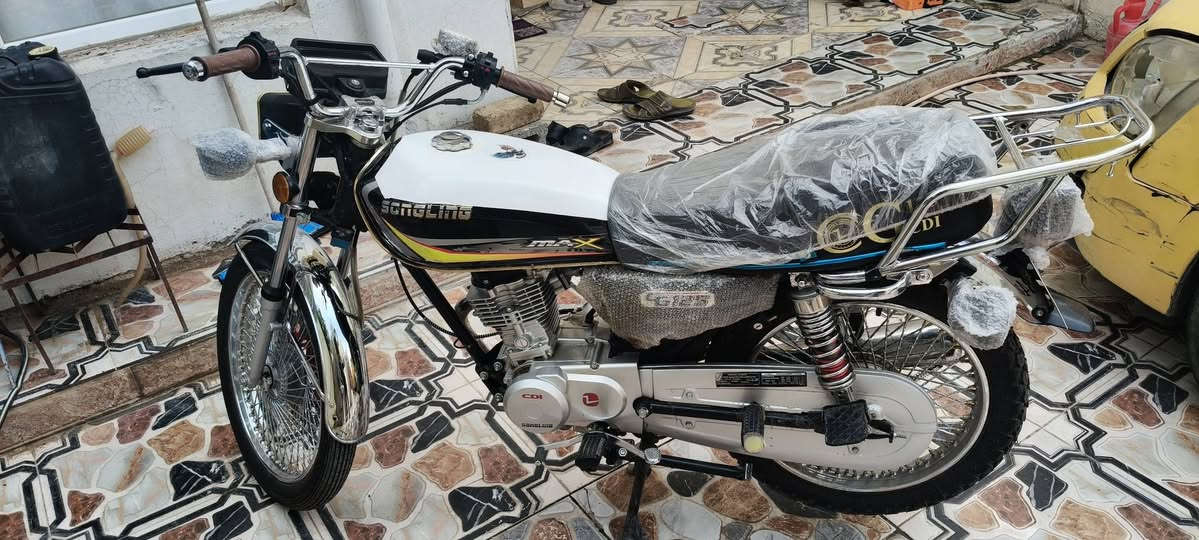 سلام عليكم شباب دراجه للبيع بعده جديد موديل 2025 اربعه كير الي شراي يجي بدون ماتكسر بالسعر  وسعرها 625بي مجال حك الجايه رقم موبايل اتصال ***********
