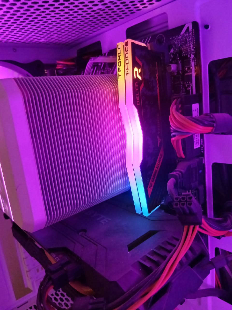 للبيع pc استخدام قليل كما موضح في الصورة السعر 950 ألف 
مكاني محافظة الديوانية 

1-Intel(R) Core(TM) i5-10400F CPU @ 2.90GHz  (2.90 GHz) الجيل العاشر 
2- ذاكرة رام 16  /  8×8 
3- هارد ssd 128 
4- هارد خارجي HDD 500
5- يو بي أس 850 
6 - تبريد غازي 
7- سماعات كيمنك صوت محيطي 
8- كارت شاشة انفيديا  GTX 1060 3GB


**إذا كنت صاحب هذا الإعلان وتريد حذفه لأي سبب، رجاءا أرسل رسالة إلى الدعم الفني**
