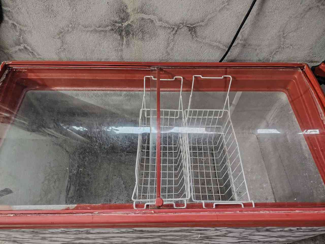 سلام عليكم متاح عارضه مجمده للبيع شغاله اي عيب ما بيها ماطور بلادي سعرها 175 وبيها مجال الشراي يخابر *********** واتساب أو يدخل خاص ♥️
