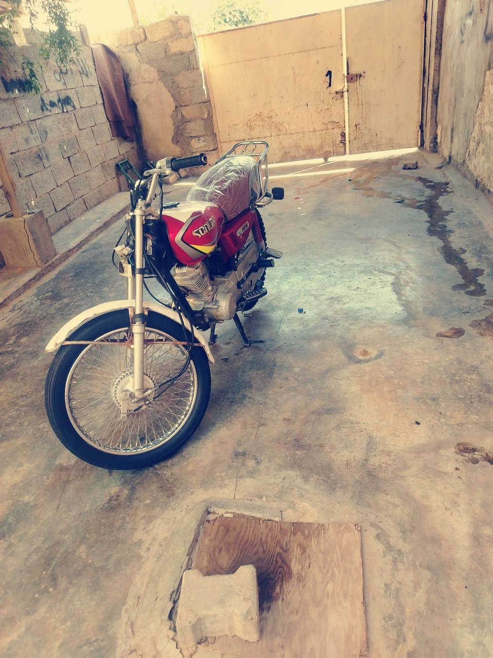 للبيع دراجه موديل ٢١ لاصرف والبخار محرك كبس شرط شلعه معدل فول للمراوسه ***********
