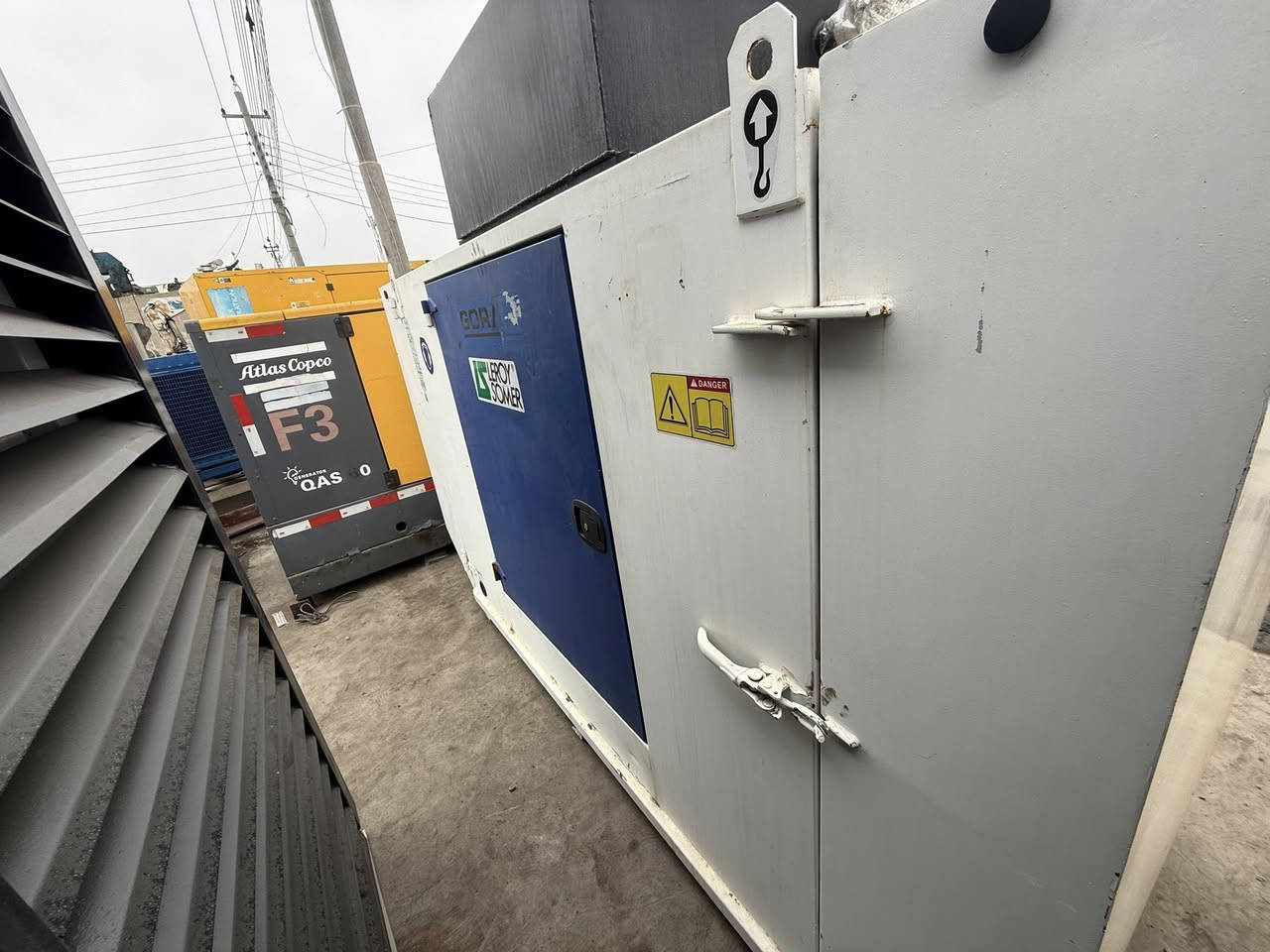 السلام عليكم
بيركنز 3 سلندر سوبر 
65kva 
ساعات العمل اقل الف ساعه 
نظام اوتو حمايه فول اوتماتيك
وضع بلاد شركة  
أربيل صناعه جنوبيه 
نظام اوتو حمايه فول اوتماتيك
وضع بلاد شركة  
🚚يوجد توصيل الى جميع المحافظات وبضمان🚚
🚚كياندن هةية بو هةموو شاركان بةكرينتى🚚
 للاستفسار:
 ابو علي 
***********
***********
***********
