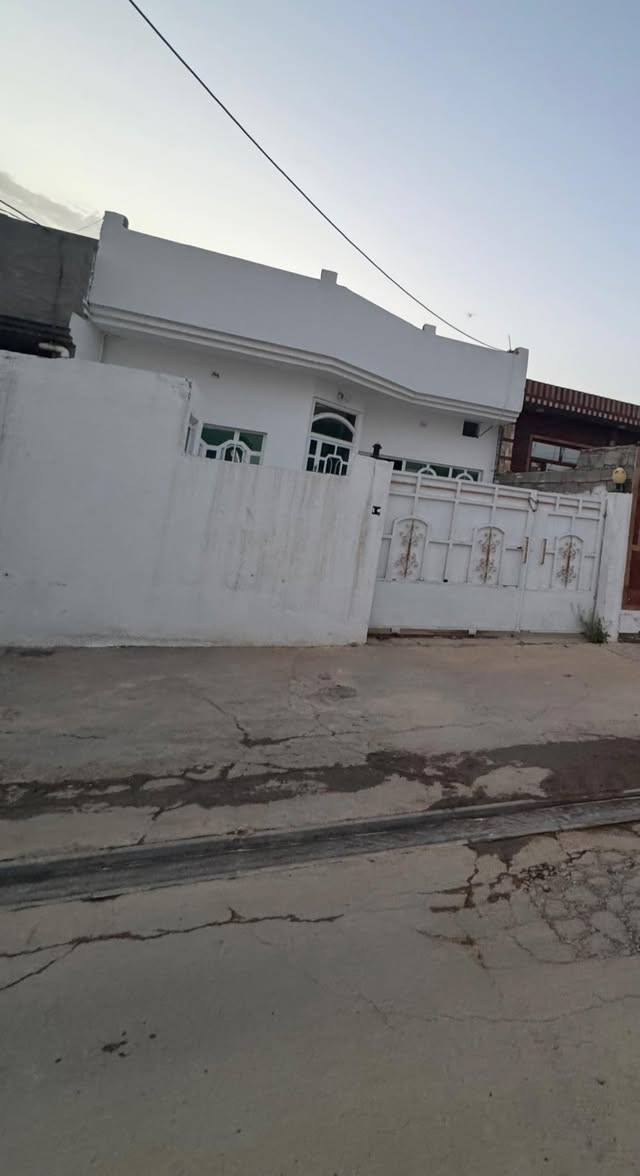 بيت للبيع في خانقين بانميل 
🧿🪬

 مساحه ١٦٠
استقبال
ومطبخ 
وصالة
وغرف عدد2
وحمام

سعر مناسب
***********
