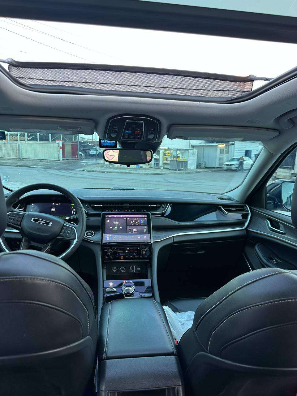 السلام عليكم
مراوس مع bmwحديث
مارسدسc300
E200 حديث
جيب ثلاث انظمه بلكن ٢٠٢٣ 
فول مواصفات 
ثلاث شاشات 
حادثه باب  امبدل ومصبوغ 
بجم كبس 
سياره للامانه الياخذه يجنيه لان سياقته مال زيرو بالعافيه على ياخذه 
صور ضرر بالمنشور 
مكان السياره حي الجامعه 
 السياره مغلفه بالكامل ppf
السعر ٣٣٠ $
رقم بغداد باسمي 
السعر ٣٣٠ 
***********
***********
