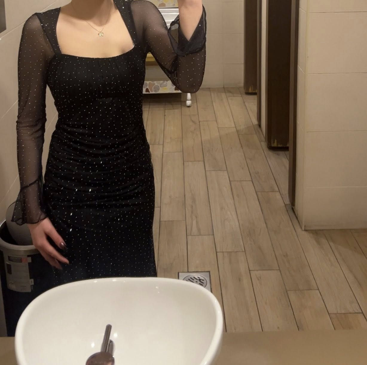 مرحبا بنوتات
عندي هذوله الفستانين للبيع القياس من سمول للميديم يلبسون 
ملبوسين مره واحده فقط نضيفات كلش 
النيلي ماخذته ب٤٥ الف اريده ب٣٠ الف 
والبيجي والاسود فكتوري يجننن اريده ب٣٠ الف همين 
ولشرايه اتساهل وياها 
🤍🤍


**إذا كنت صاحب هذا الإعلان وتريد حذفه لأي سبب، رجاءا أرسل رسالة إلى الدعم الفني**