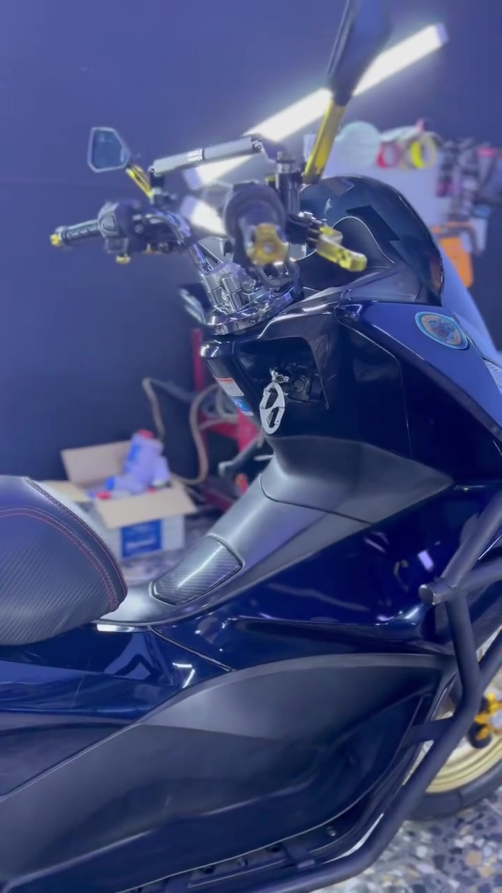 للبيع دراجة نوع PCX
جيل ثاني ياباني 
اللون حبري 
حجم المكينة 150cc
كفالة عامة
مرقم انكليزي بغداد بأسمي
 تحتوي على تزويد كامل 
كما موضح بالنشر
 المكان بغداد
التفاصيل الاتصال على الرقم ***********
