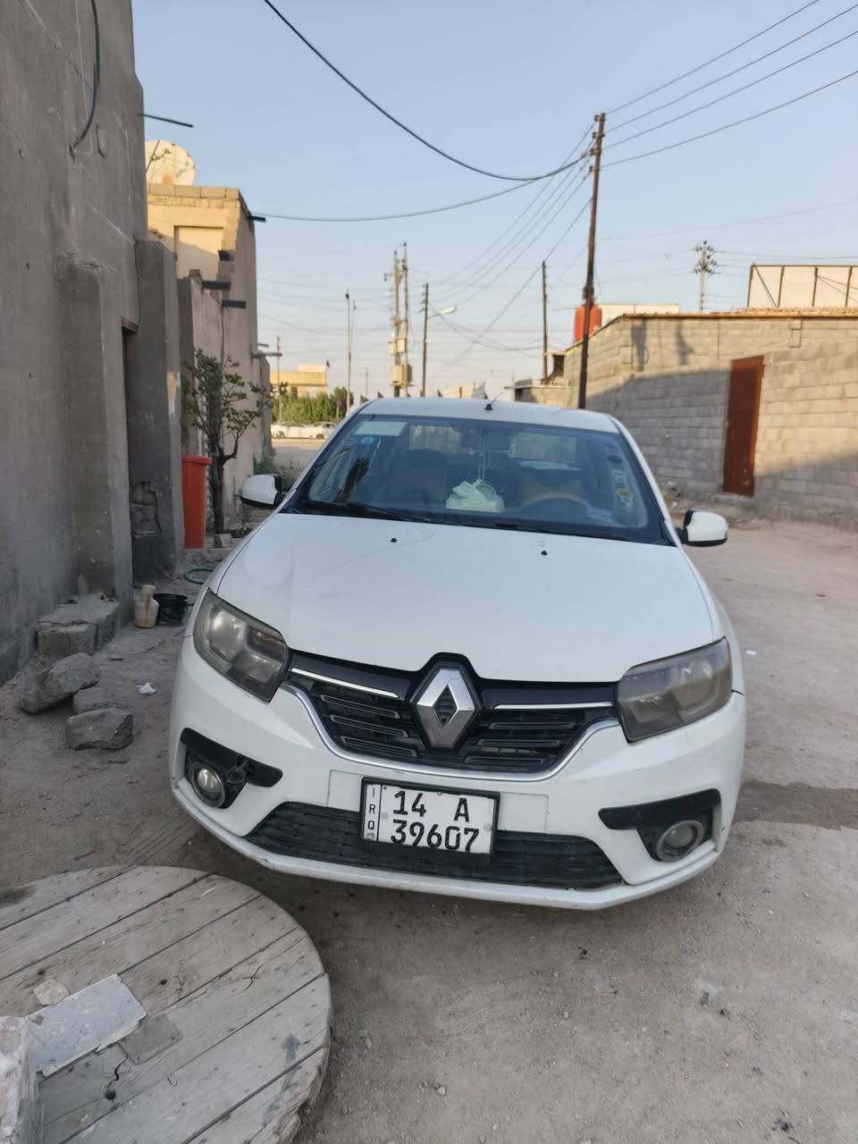 سياره رينو مديل ١٩  سياره بسمي ماطلوبه ربع دينار    سايره كير مكينه  مكفولات تبريد توه سويته نقصه بس غاز   عنواني بصره كرمه علي  ***********
