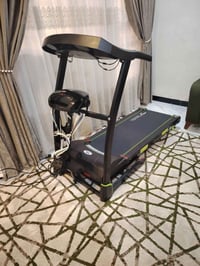 جهاز جري جديد استعمال قليل يتحمل وزن ٢٥٠ كيلو مع جهاز هزاز لتكسير الشح...