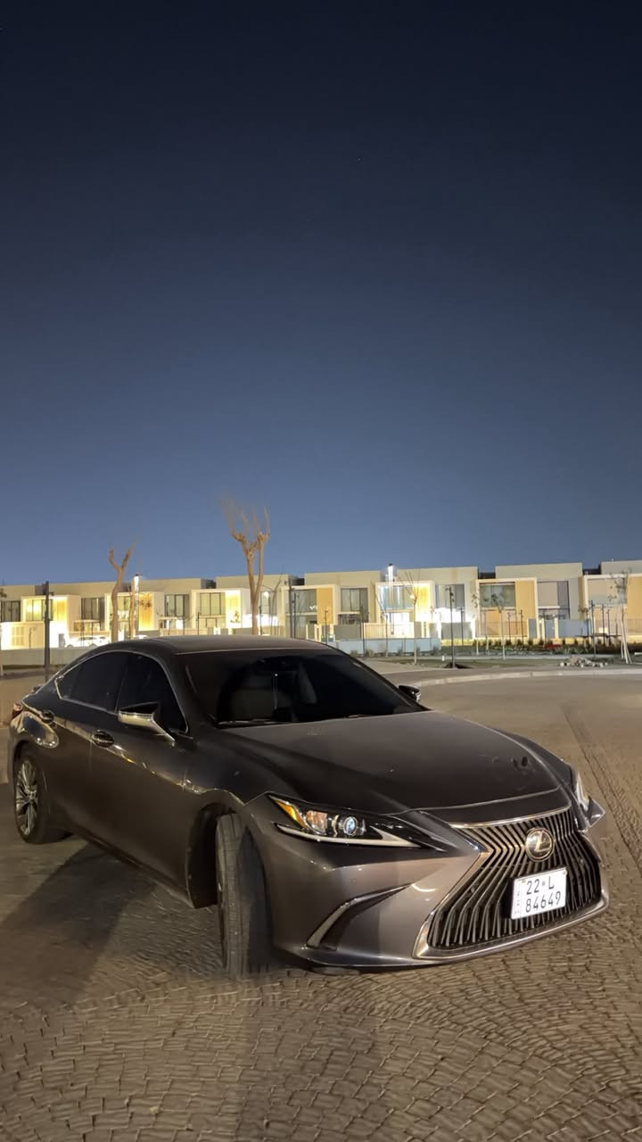 السلام عليكم
لكزز ES موديل السياره ٢٠٢١ 
السياره ٤ سلندر بانزين  AWD المرغوب فول مواصفات للاخير داخل جلد اوفوايت اصلي مو عمل مواصفات السياره 
 
فتحه سقف - كشنات كهرباء + تدفئه تبريد + خزن ميموري - شاشه كبيره + كاربلي - تحديد مسار + رادار - تحكم ماوس بالشاشه - ٣ وضعيات قياده - لايت لد + تفاعلي ويه الستيرن - بصمات بالأبواب - ستيرن كهرباء + هيتر 

السياره ماشيه ٣٩ ميل - 

دهن وامور استهلاكيه من شركه لكزز العراق 
كامله مكمله من جميع النواحي دهن دسكات صدر -  عليه تايرات جديده وتخم ويل شكل الخليجي سعره ٧ ورقات 

السياره وارد أمريكي .. بجم كبس + صندوك كبس 
ضرر السياره الجاملغ جهه الراكب والباب فقط صبغ ومصلحه تصليح 
درجه أولى 
 رقم أربيل باسمي تحويل مباشر او وكاله ماكو اي مشكله + ما عليهه اي غرامه 

سعر السياره ٢٤٨ ورقه وبيه مجال بسيط 
 
مكان السياره بغداد المنصور 

للتواصل خاص او على الرقم 
0787-878-7777
