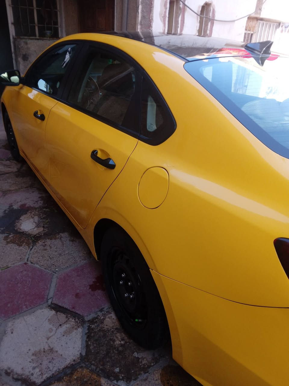 فورتي وارد أمريكي الحادث مثل ما موضح بالصور الجاملغ الخلفي شطح مثل ما بالصورة فقط بدون دواخل مكان السيارة بغداد العبيدي السعر155وبيه مجال رقم الموبايل***********
