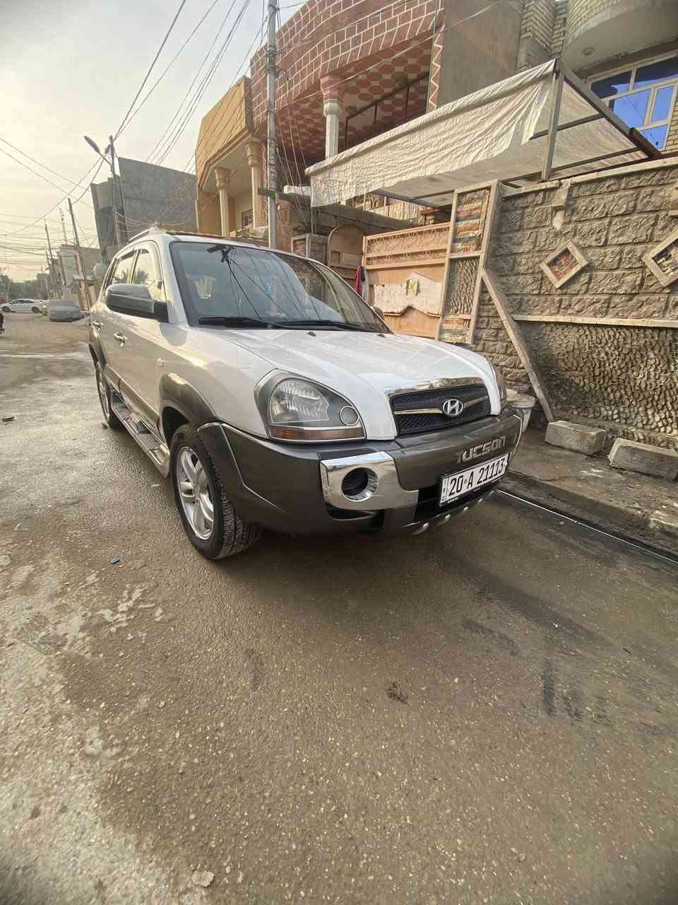 السلام عليكم  مرخصت مدير الكروب المحترم 
توسان 2009 لون ابيضّ رقم ديالى لوحات انكليزي باسمي شخصيآ سنويه لل٢٨ هزه جديده السياره كفاله عامه من الصبغ والتبديل والضربه سياره جديده عل وضع الشركه مكينه كير كله بلاد وسونار مرفق مع الصور مواصفات اعلى فئه بموديله السعر ١٢٧ وبيه مجال للطيبين 

ملاحضه ممشه السياره 111الف حقيقي وين ميعجبك افحص مكان السياره ديالى بعقوبه للستفسار على الرقم ***********
