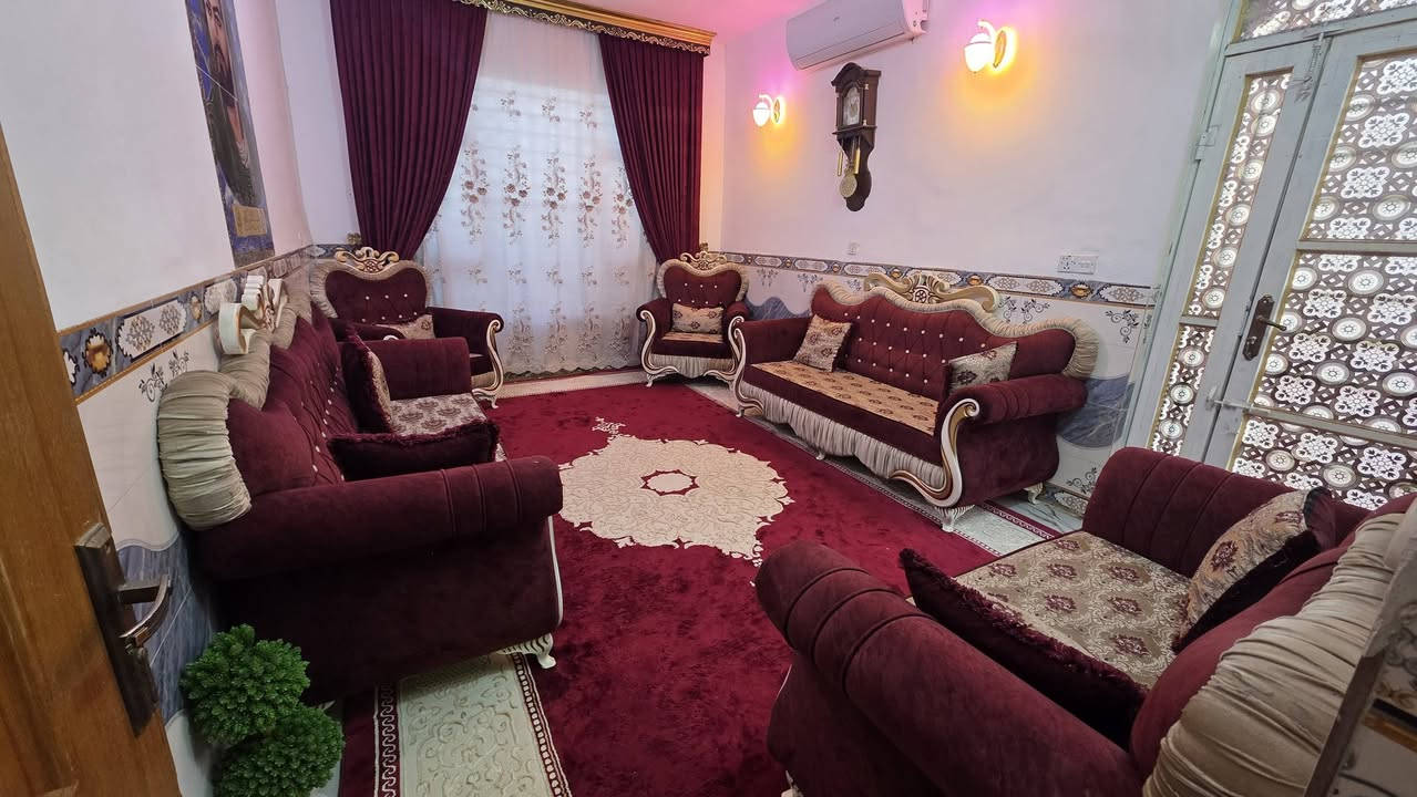 بيت للبيع المساحة ١٦٠ متر مربع طابو زراعي سند ٢٥ مرقم كوت الحكيم قرب محطة الواسطي يبعد عن الشارع ٢٠٠م 
صب مسلح البناء بلوك الاساس طابوق يحتوي غرفتين وصالة ومطبخ واستقبال السعر ٣٥ مليون وقابل للتفاوض للاستفسار مراجعة دلالية احمد السعيدي والاتصال  *********** او ***********
