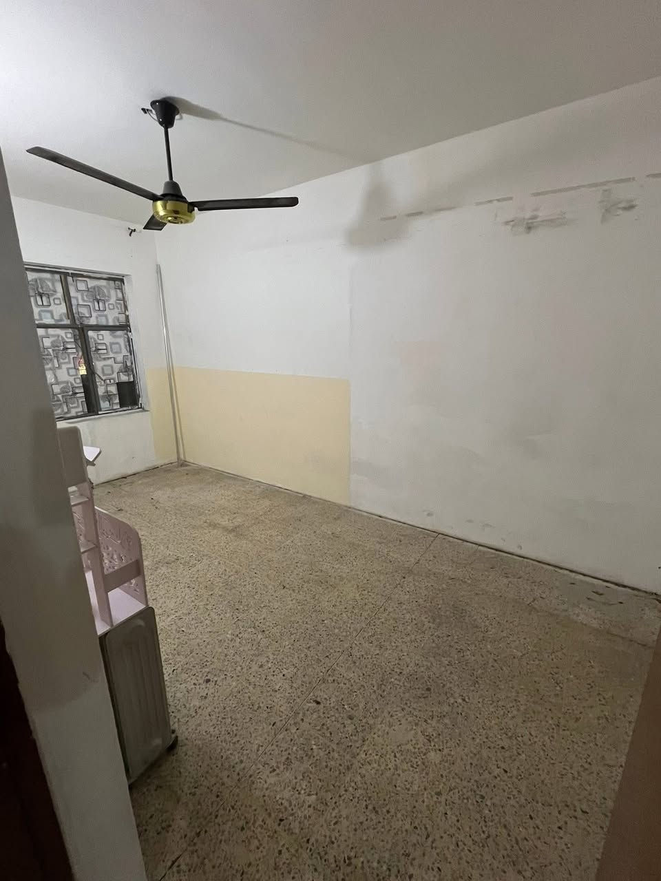 للايجار في السيدية 

شقة طابق اول تحتوي ع صالة ومطبخ وغرفة نوم 

ايجاره 500 الف قفل

للاستفسار ***********
