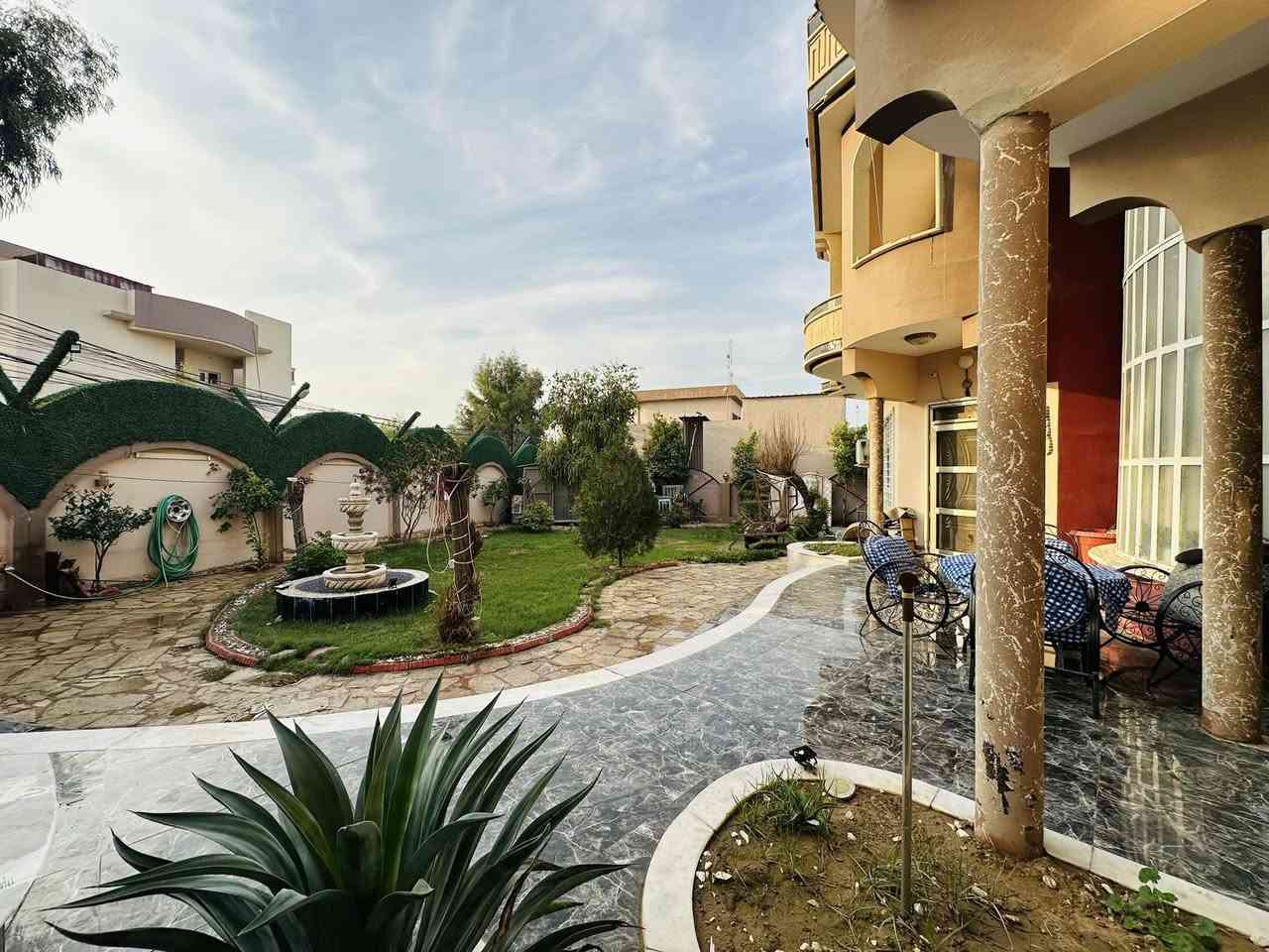 #عروض_مكتب_دعاء_الخير_للعقارات 🏡

للبيع او معارضة 

فلة 

منطقة مزارع زيونه 

شارع الفلل

مساحة 790 متر

بناء 2019 

خمس غرف نوم 

هول وستقبال  غرفة طعام 

مطبخ حار بارد 

صحيات بطابقين  وبيتونه 

نافورة وسط الحديقة 

مسبح كامل مع الماطور للتفريغ 

للاستفسار  مراجعة المكتب حي الصديق بداية سائدين البحرين 
 او 

الاتصال 📞

***********

***********

***********

***********
