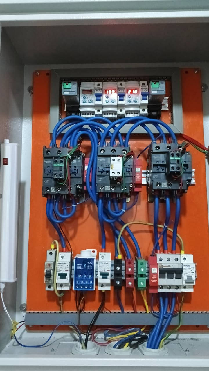 عبد الله الكهربائي ‏ تاسيس المنازل البنايات المرتفعه المحلات لتصميم بوردات ATS واللوحات الاخرى‏ونصب الكاميرات اصلاح الاعطال العامه كهرباء الطارئه ‏العنوان بغداد مدينه الصدر الحبيبيه‏متوفرين 24 ساعه لل
***********  اتصال+واتساب
‏***********  اتصال+واتساب
