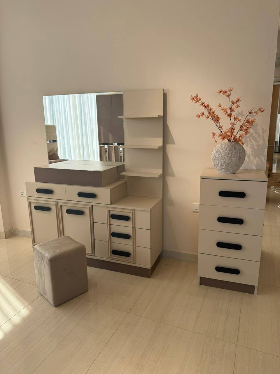 معرض القلعة للغرف التركية قرب مصور الزهور قرب سعيد ايدام بأدارة جعفر النجار *********** ***********
