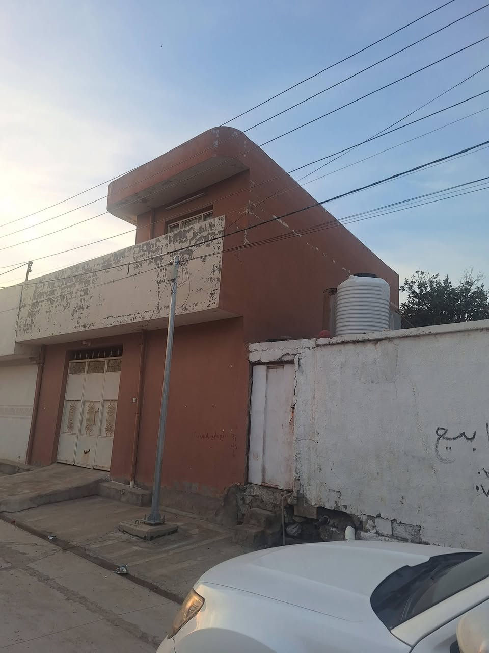 للبيع دار طابو صرف مساحة ٣٧٥ م٢ خلف دائرة الزراعة في طوز خرماتوا بيت قديم متهرء مراجعة مكتب السرور للعقار ***********
