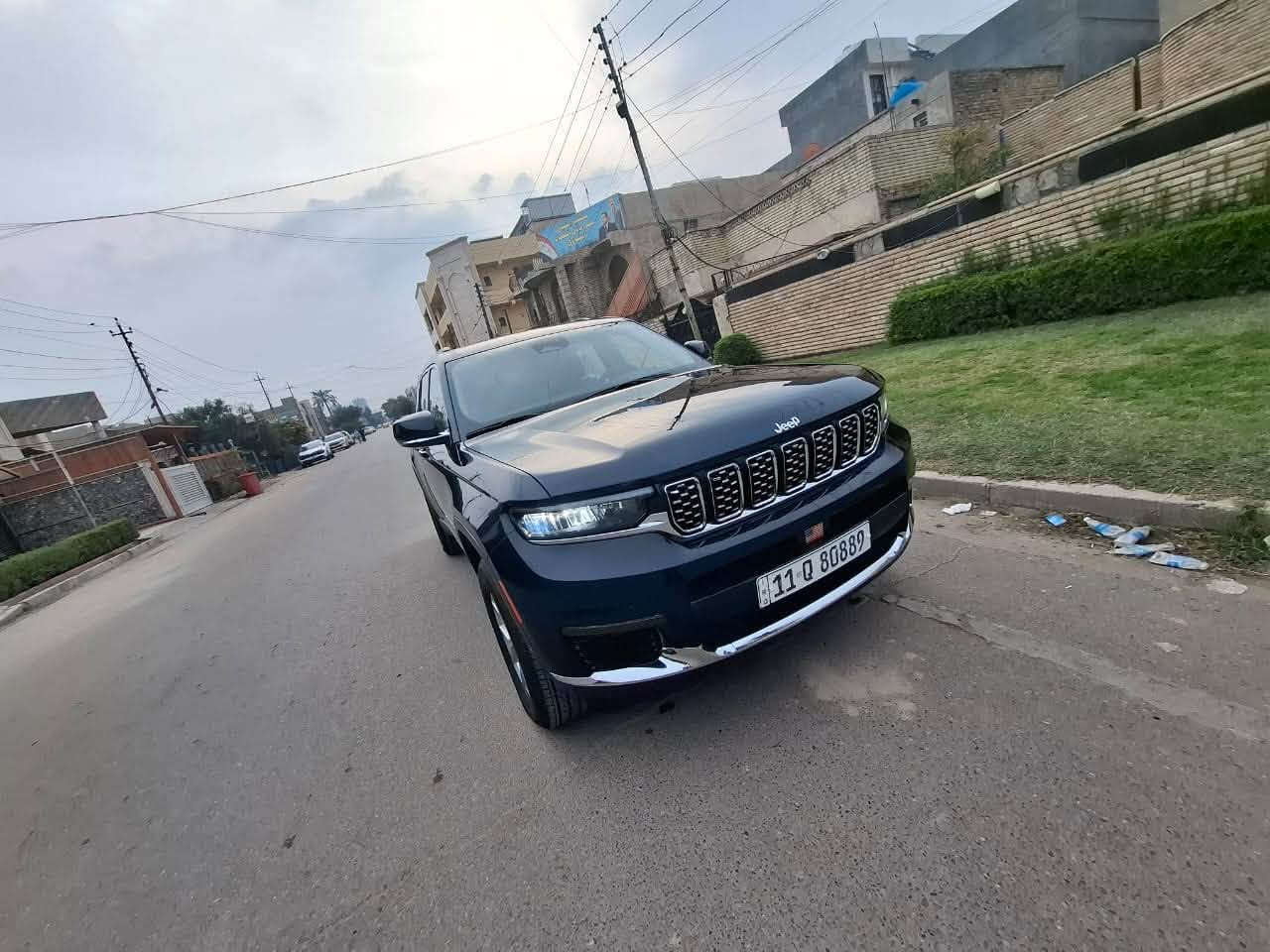 السلام عليكم 🫡 

للبيع Jeep Grand Cherokee 

موديل 2023 فئة Limted  فووول عدة الفتحة

السيارة 7 راكب منفصل 

3 قطع تبريد  و جنطة كهرباء و شاشة كبيرة و شفتات ستيرن 

رادار امامي 

4 ويال

كشنات جلد وكهرباء وتدفئة

ستيرن خياط وتدفئة 

مكينة 3600

الابواب والدشبول مطعمة بصاج 

حساس خلفي و توقف ذاتي 

رادارات جوانب 

السيارة ماشية 10 الالف بامريكا ومشت يمي 11 الف

السيارة استخدام شخصي 

حادث السيارة جاملغ وبنيد بدون اي داخل بدون ايرباك

وسيارة بدنة وراديترات وتبريد وبراكيت وفلينة وداعمية علة 

وضع الشركة السيارة سيارة مبدلة بيها جاملغ وبنيد فقط كشر

السيارة مكانها في بغداد (البياع)

رقم الهاتف ***********

ورقم الهاتف الثاني ***********

السعر 290 🔥
