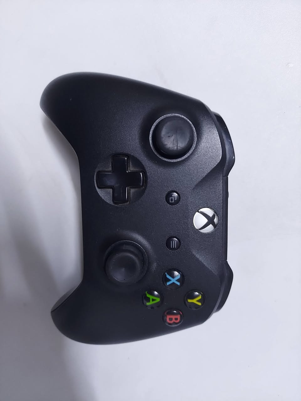 📢 للبيع Xbox One Fat 🔥
اكس بوكس وان فات 
💿 السعة: نص  تيرابايت
🎮 اليد: أصلية
📦 كامل الملحقات (كيبلات، HDMI)
💡 الجهاز نظيف وشغال بدون أي مشاكل
✨ ممكن تجربة قبل الشراء
يحتوي على حساب العاب 
📍 الموقع: [بغداد البياع  يوجد توصيل]
💰 السعر: [١٤٠ الف ]
📞 للتواصل عالخاص

​🎮 عالمك الخاص من المتعة والاحتراف! 🚀

​للبيع Xbox One Fat بحالة الوكالة وبسعر مميز.

​إذا كنت تبحث عن جهاز يجمع بين الأداء القوي والأمان، فهذا هو خيارك الأفضل. الجهاز نظيف جداً، محافظ عليه

​📋 مواصفات الجهاز:

• ​الموديل: Xbox One Fat.

• ​سعة التخزين: 500 جيجابايت (نص تيرابايت).

• ​الحالة شغال 100% بدون أي مشاكل.

• ​يد التحكم: أصلية بحالة ممتازة.

• ​الملحقات: كامل الملحقات (جميع الكيبلات + كيبل HDMI عالي الجودة).

• ​الإضافات: الجهاز يحتوي على حساب جاهز بالألعاب.

​✅ لماذا تشتري هذا الجهاز؟

• ​ضمان النظافة: الجهاز لم يسبق صيانته

• ​تجربة شخصية: لضمان حقك وراحتك، يمكنك تجربة الجهاز بنفسك قبل الشراء.

• ​الجاهزية: الجهاز مجهز بكل شيء، فقط وصله وابدأ اللعب!

​💰 السعر: 150 ألف دينار عراقي فقط!

​📍 الموقع: بغداد - البياع.

🚚 التوصيل: متوفر خدمة توصيل لجميع المناطق.

​📩 للطلب والاستفسار: يرجى المراسلة على الخاص.


**إذا كنت صاحب هذا الإعلان وتريد حذفه لأي سبب، رجاءا أرسل رسالة إلى الدعم الفني**