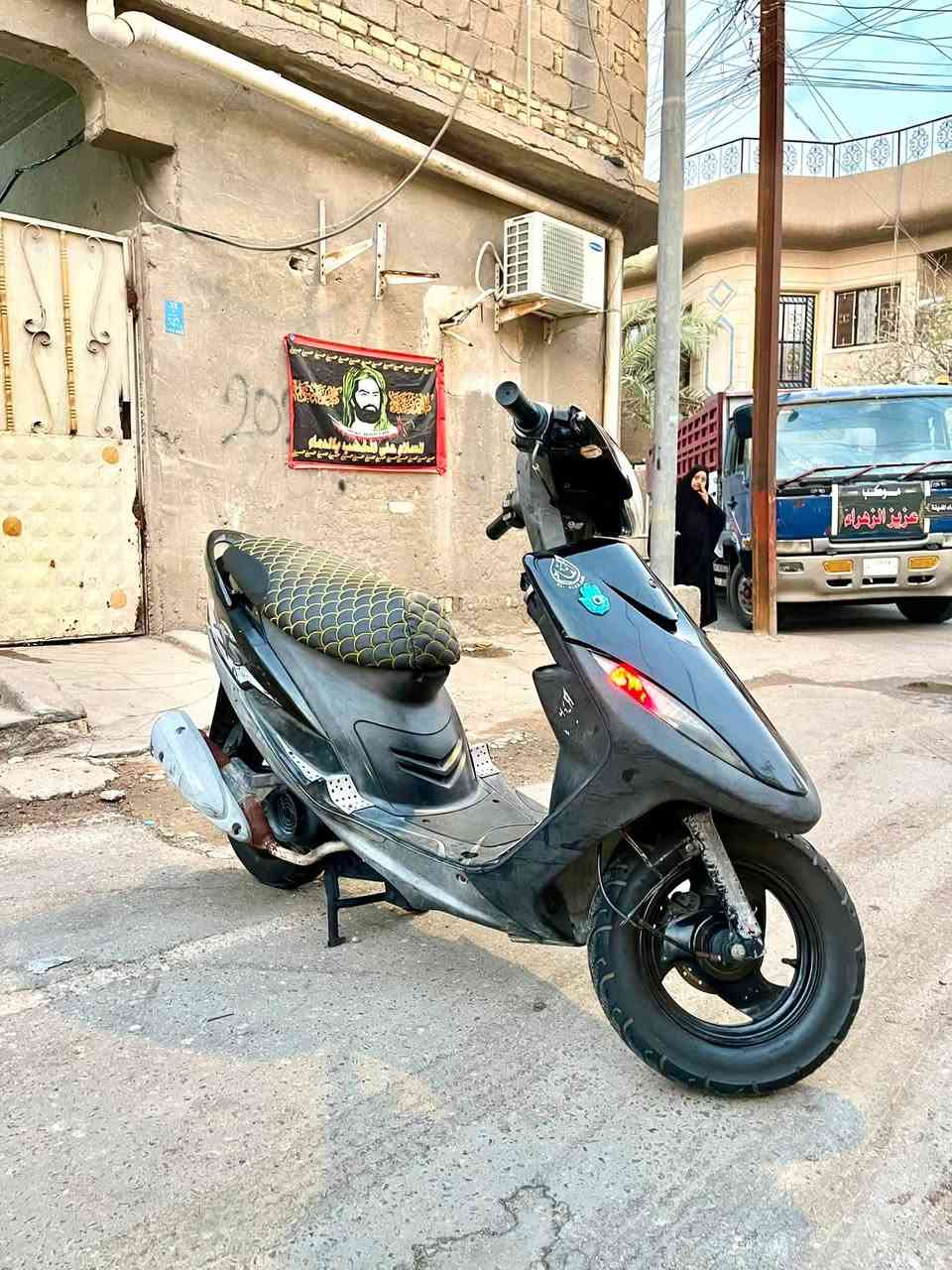 دراجه ماكس عدله للبيع دراجه نضافتها شوفت عينك ونضف من الصور سلف وهندر وكهربائيات من طول للطول ما ناقصها واير ابد عينه ولايت العينه مكطوع الواير مال كيلو متر ناقصها واير وصندوك ما يقفل وبسس الباقي مله كفاله دراجه مفتوحه فقط ولفات ونضافه بعد كدامك مكينه خرسه من اكول خرسه يعني مالها صوت ابدد رايدها ب725 وبيها مجال قليل مكاني البصره القديمه رقمي ***********
