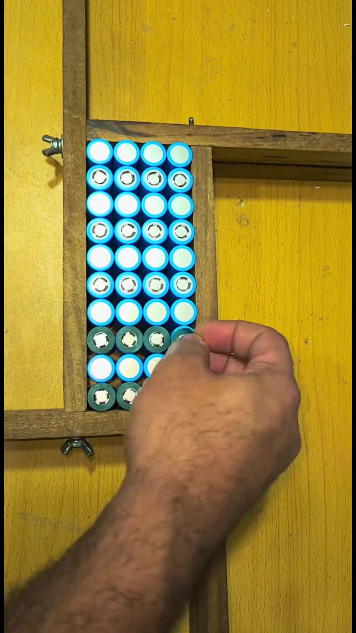 Diy 36 battery pack 🔋🪫🔋🪫🔋🪫🔋 
#lithiumbatteries #lithiumbattery #lithium #DIYProjects #lithiumion


**إذا كنت صاحب هذا الإعلان وتريد حذفه لأي سبب، رجاءا أرسل رسالة إلى الدعم الفني**