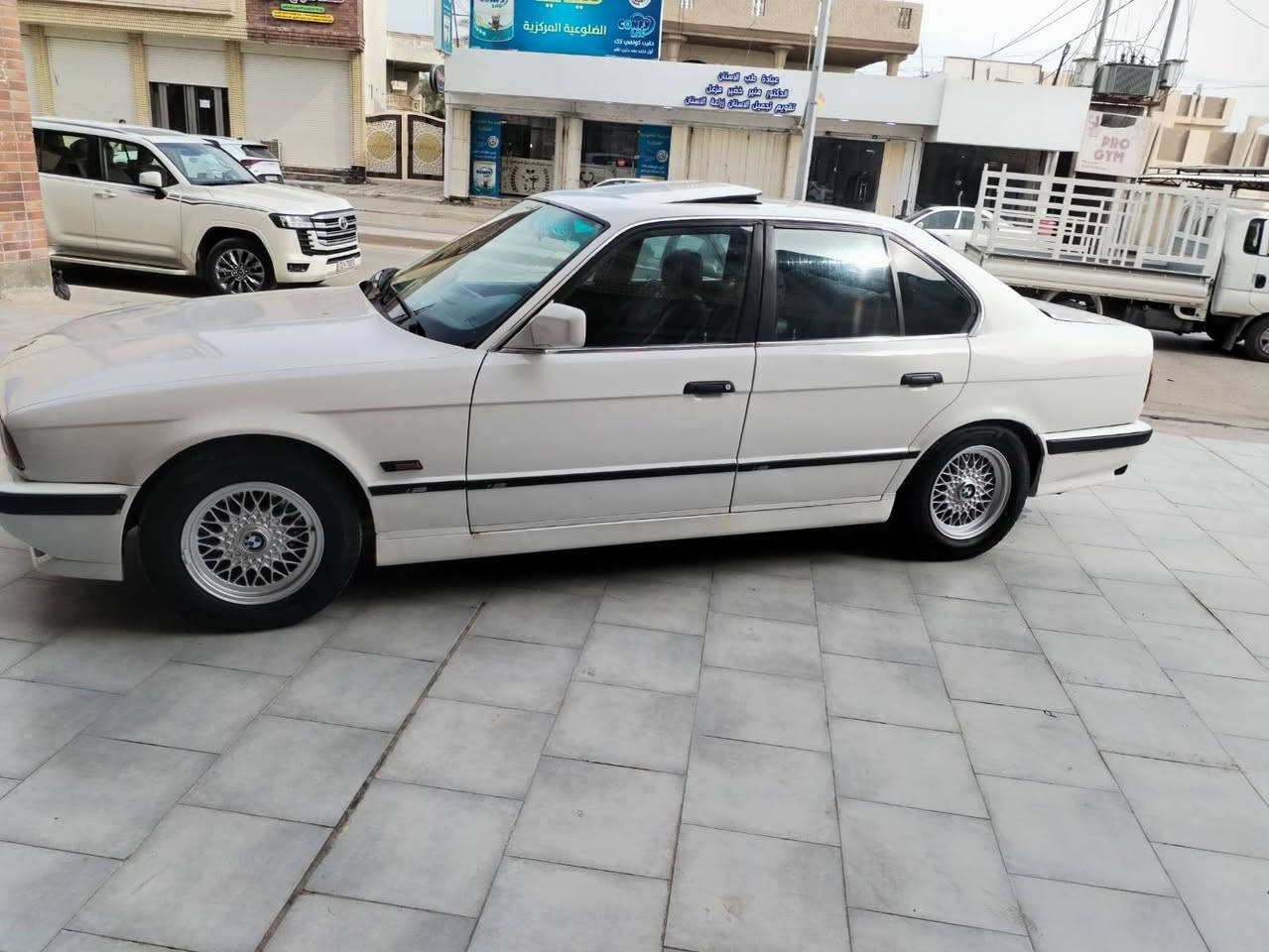 السلام عليكم بيم 525
كير محرك صدر كفاله 
صبغ جماليه بدون ضربه
تخم تاير جديد
بجم عريض
سلايت شغال
كير اتو رقم بغداد تحويل مباشر
المكان بغداد
السعر 51 بيه مجال
***********
