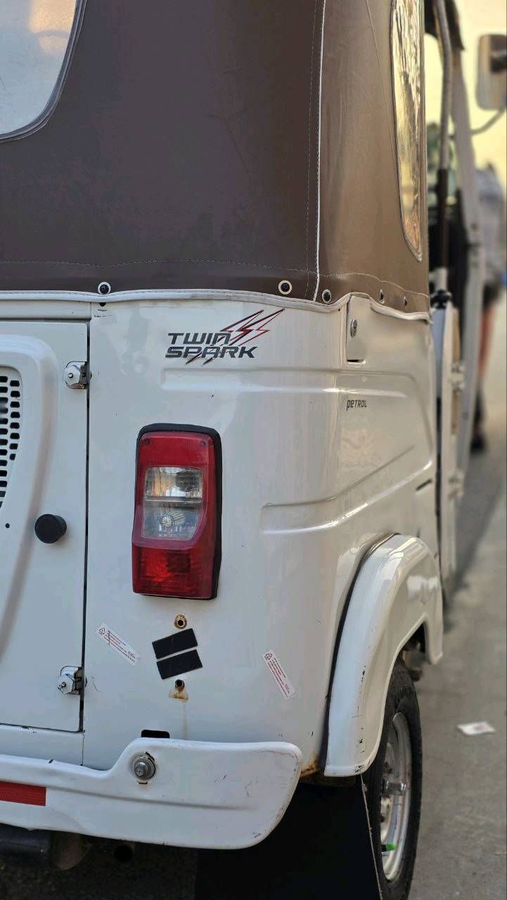 يا الله، يا رزاق..
أعرضلكم هالتكتك المعدلة، وما شاء الله تكتك خير من لله مكفول كفاله علمه عده هل خياس الموضح مال جاملغات غيرهن اكفلك التكتك من الدعاميه للدعاميه تكتك.نظيفة نظافة مال قناعة، ومثل ما موضح قدامكم بالصور، الوجهية والترتيب يحجن عنها وما يحتاج أسولف هواي.التكتك واكفة وقفة حلوة ومرتبة، وصايرة لقمة طيبة للي يدور رزق حلال وتكتك تعينه وتبيض وجهه.
​من الأخير: التكتك مال قاني، والشراي الحوك اللي يدور نظافة وراحة بال يتصل وما نقصر وياه، والشراي "يتدلل" وعيوني إله.
♤♤♤♤♤♤♤♤♤♤♤♤♤♤♤♤♤♤♤♤♤
للاستفسار والتواصل📞 [***********]