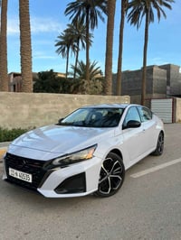 نيسان التيما موديل 2024 sr لون سموك  شرط زيرو ماشيه 750 مايل يعني زيرو...