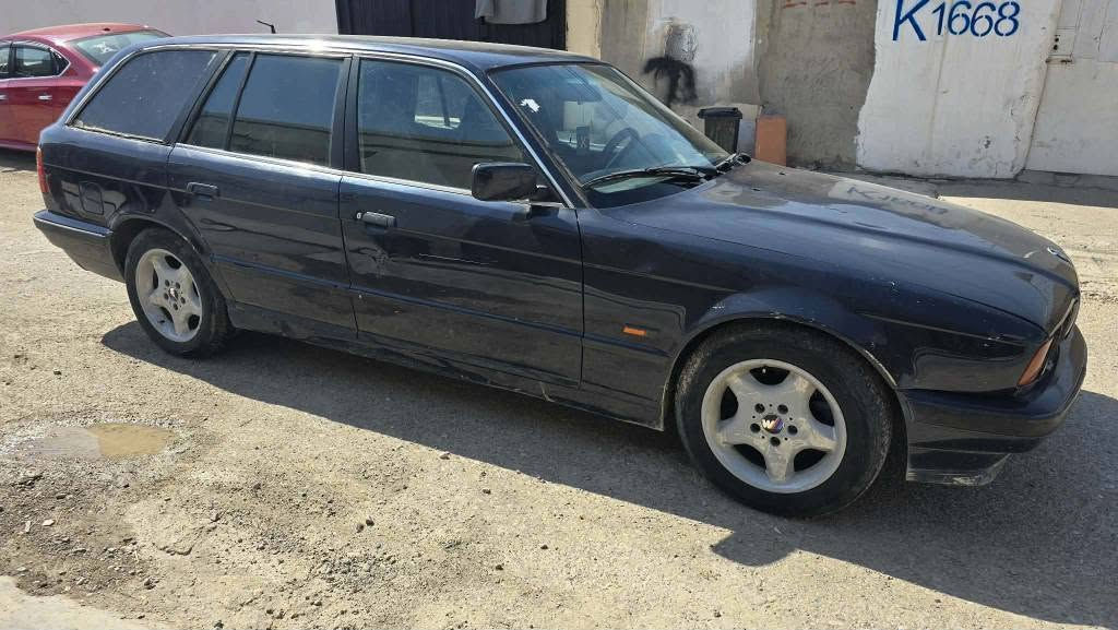 BMW
مۆدیل 93تەماتیک 525جایز گیرومەکینە بەشەرت تەبرید فول بەس سلایت نیە ستیشن سەنەوی وەکالە؟بشەرت *********** أربيل, العراق
