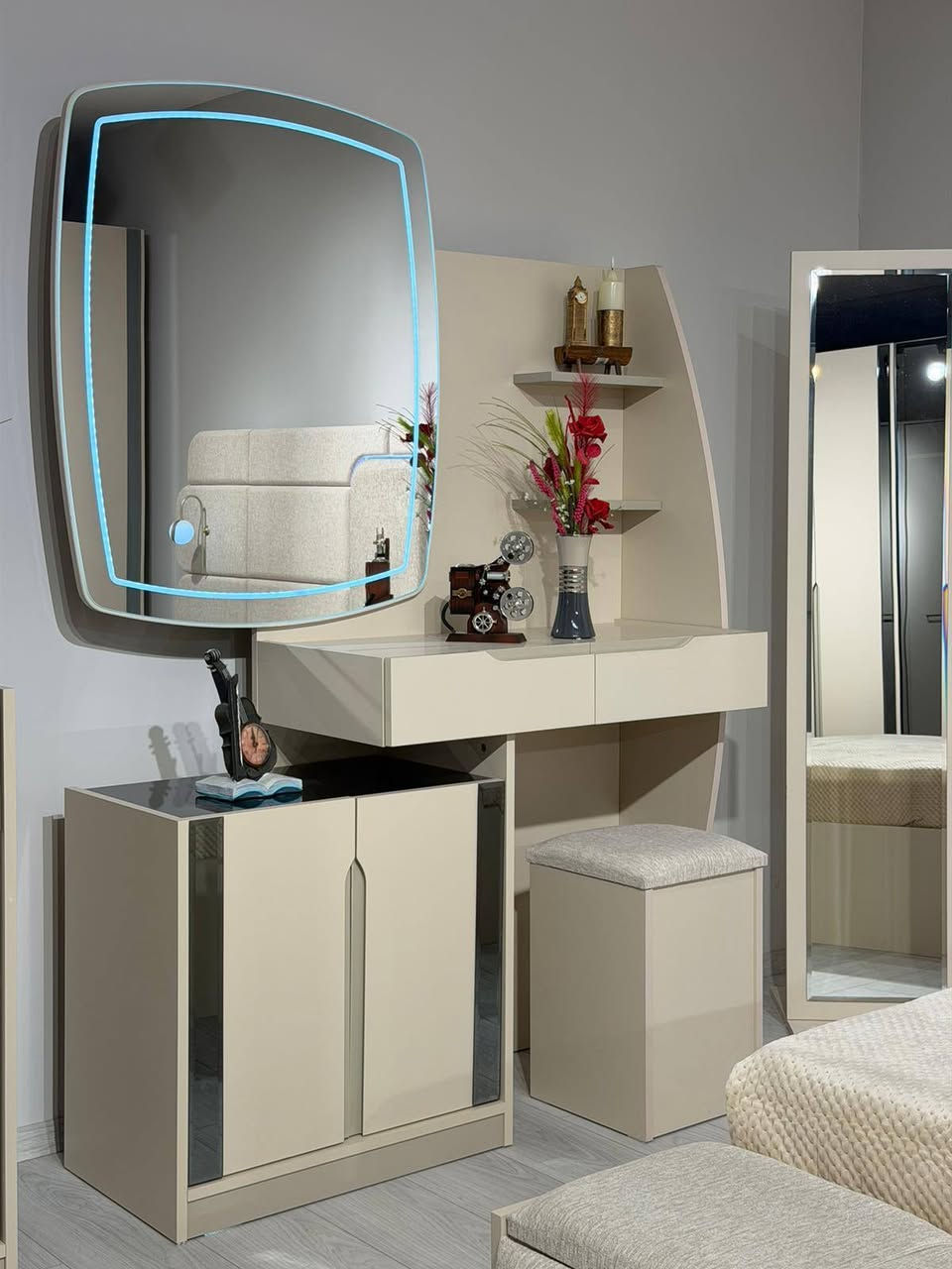 10 قطع كنتور ملحق اناره فول جميع اجزاء الغرفه مجرات سكك مراحل ابواب هيدروليك سرير مخزن شازلون مخزن متوفره الان في معرض الشركه الكائن طريق رفاعي نصر مجاور جامعة اوما الاهليه للاستفسار اكثر يرجى الاتصال على الارقام التاليه 
***********
*********** واتس فايبر تلگرام 
البيع بطريقة النقد والاقساط 
الشد والنقل داخل محافظة ذي قار مجانا
