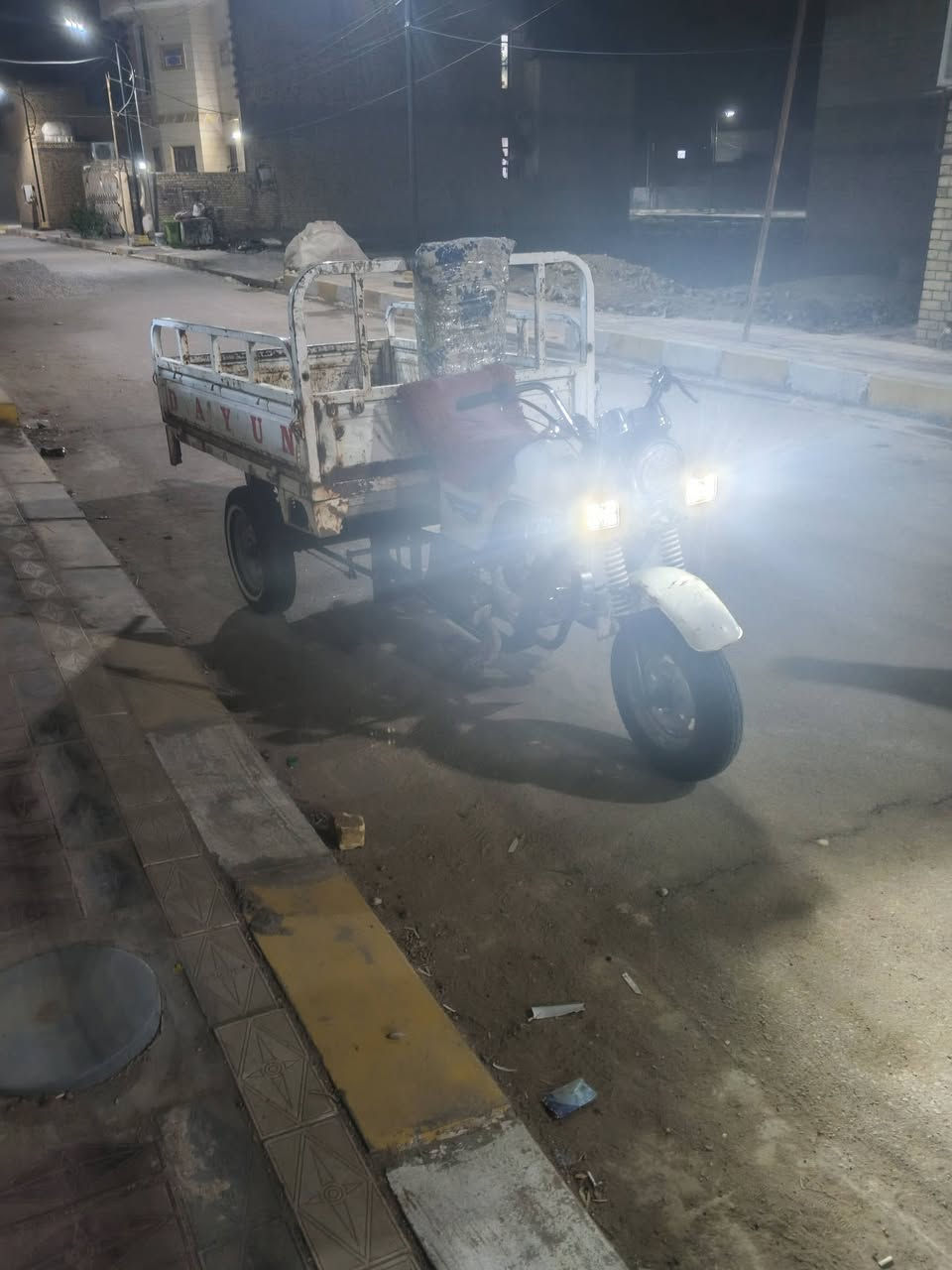 السلام عليكم ستوته كلك  مكينه ما مفتوح برغي بيه  نضيفه كلشش توير 3 جدد بدي نضيف 85  سلف هندر كهربايات كله شغاله ناصريه مركز  ***********
