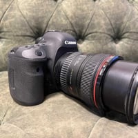 كانون 5d mark3 اخت الجديده مع كامل ملحقاتها الاصليه شتر قليل سعرها خاص...