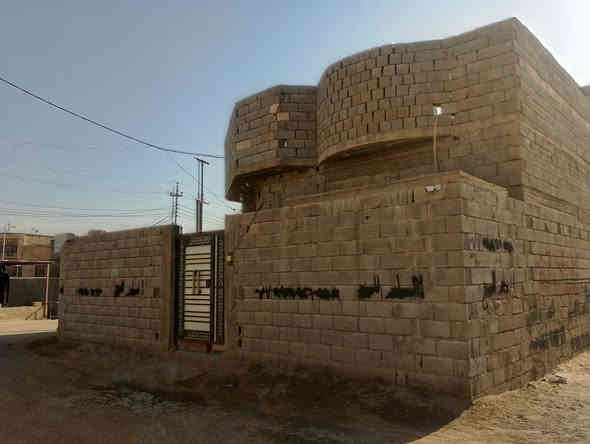 سلام عليكم بيت للبيع طابو زراعي وكاله ونسخه من الطابو
المساحه /200متر مع فضله 70 /  

البيت يحتوي على 2قرف+ ديوان كبير  +موزع 

على النهر وتبليط 

البيت ركن موقع ممتاز  المدارس 50متر 

الموقع ابي الخصيب النزيله شارع المقيمين الجيران ذهب كلهم ابو الخصيب القديمين

السعر 80 وقابل للتفاوض

*********** واتساب
