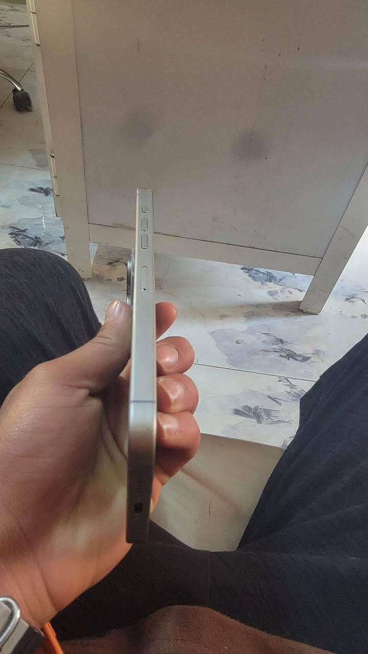 iPhone 15 pro max 
265G 
89⚡️
فجا طفى ما اعرف السبب للبيع قيم واخذ 
***********
