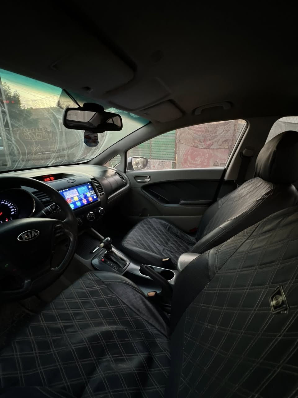 السلام عليكم اللهم صلى على محمد وال محمد كيا سيراتو موديل 2015 السياره بيها فقط قطعه صبغ بل بنيد مثل مامرفق بل سونار هزه جديده رقم الانكليزي الجديد حاله السياره جيدة 
موقع السياره بغداد الحرية
السعر السياره 110 
للاتصال على الرقم 
***********
***********
