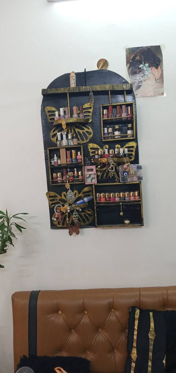 بيع تخم قنفات جلد مع طبلات مع بردات  بسعر مناسب ،،
وبيع فاترينه  عرض ضوئيه وفاترينه جداريه هيه والغراض البيهه، استفسار واتساب ***********
