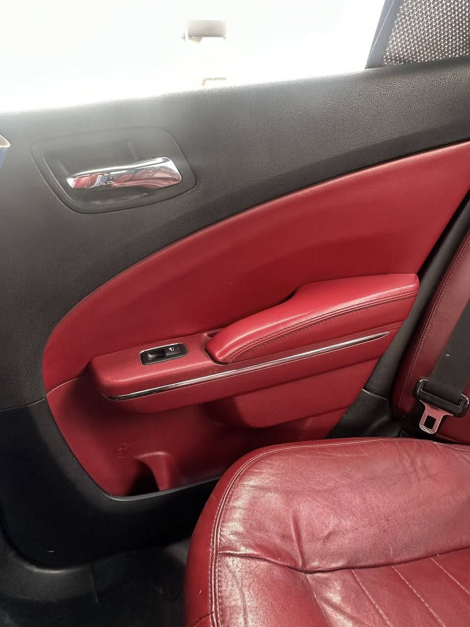 جارجر  2012 فول مواصفات  فور ويل ملغي  اربيل بسمي مكينه 3600وارد كندي  بدون ضربه بيها بالعراق بارد وجاملغ الامامي مفتوح مقسم سياره فول مواصفات فتحه سقف تدفئه كشنات تبريد وتدفئه كلاصاتتدفئه مرايا جانبيه حساسه بالمري نقطه عمياء حساسات خلفيه وكامرة وشاشة جبيرة وكشنات كهرباء وتحكم بالدوسات مال بانزين والبريك كهرباء  كير ماوس ومكينه نظيفه وكير  سيارة جاهزة من كلشي السعر 150 وبيها مجال للشراي يتصل ***********
