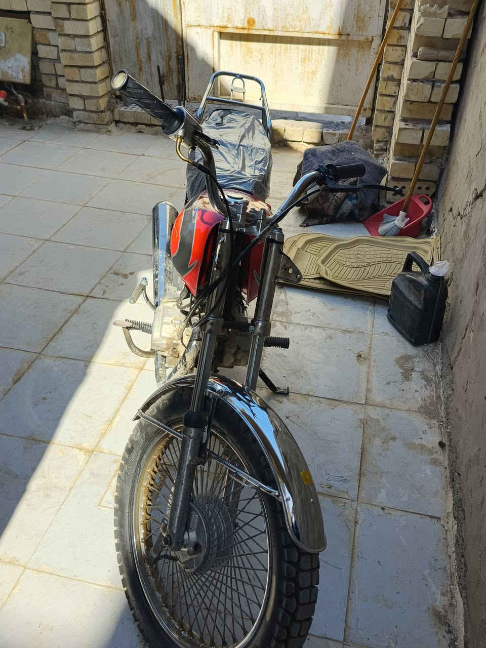 السلام عليكم دراجه ايراني تايكر للبيع موديل 18 تعمير جديد ناقصها اشياء بسيطه البكان الدراجه كوم حديد الزعفرانيه راسلني ماسنجر السعر 300


**إذا كنت صاحب هذا الإعلان وتريد حذفه لأي سبب، رجاءا أرسل رسالة إلى الدعم الفني**